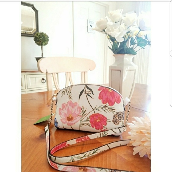 kate spade Handbags - Kate Spade floral purse 🌺